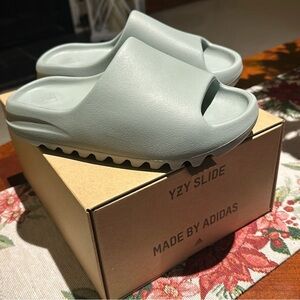 Yeezy salt slides